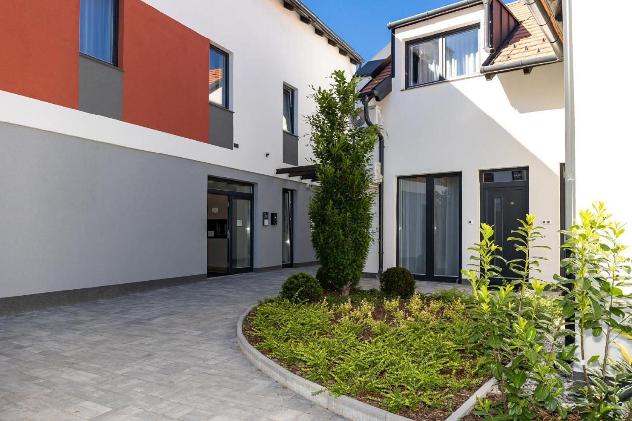 Dotis Apartman Tata Exterior foto