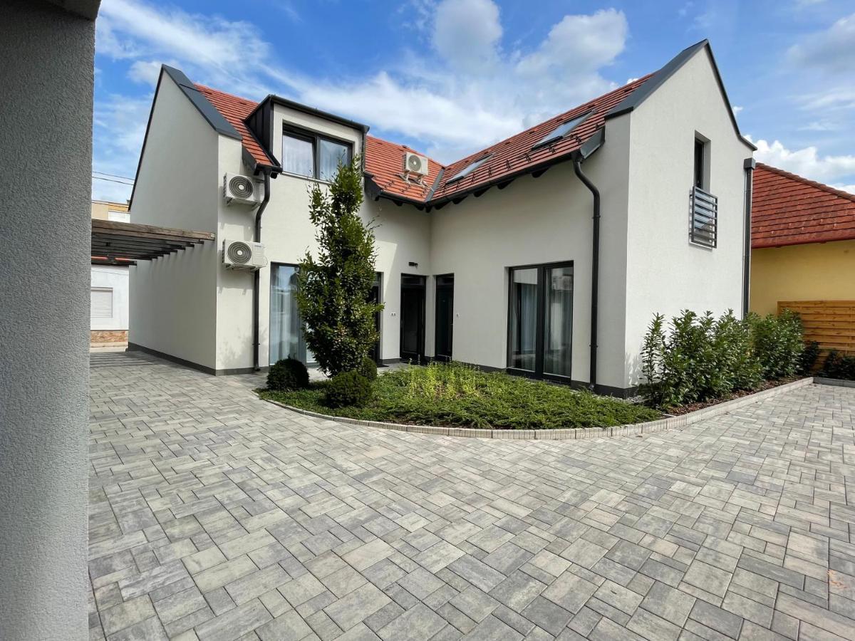 Dotis Apartman Tata Exterior foto